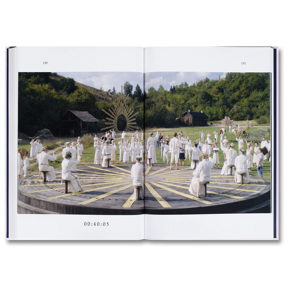 Midsommar Screenplay Book T10