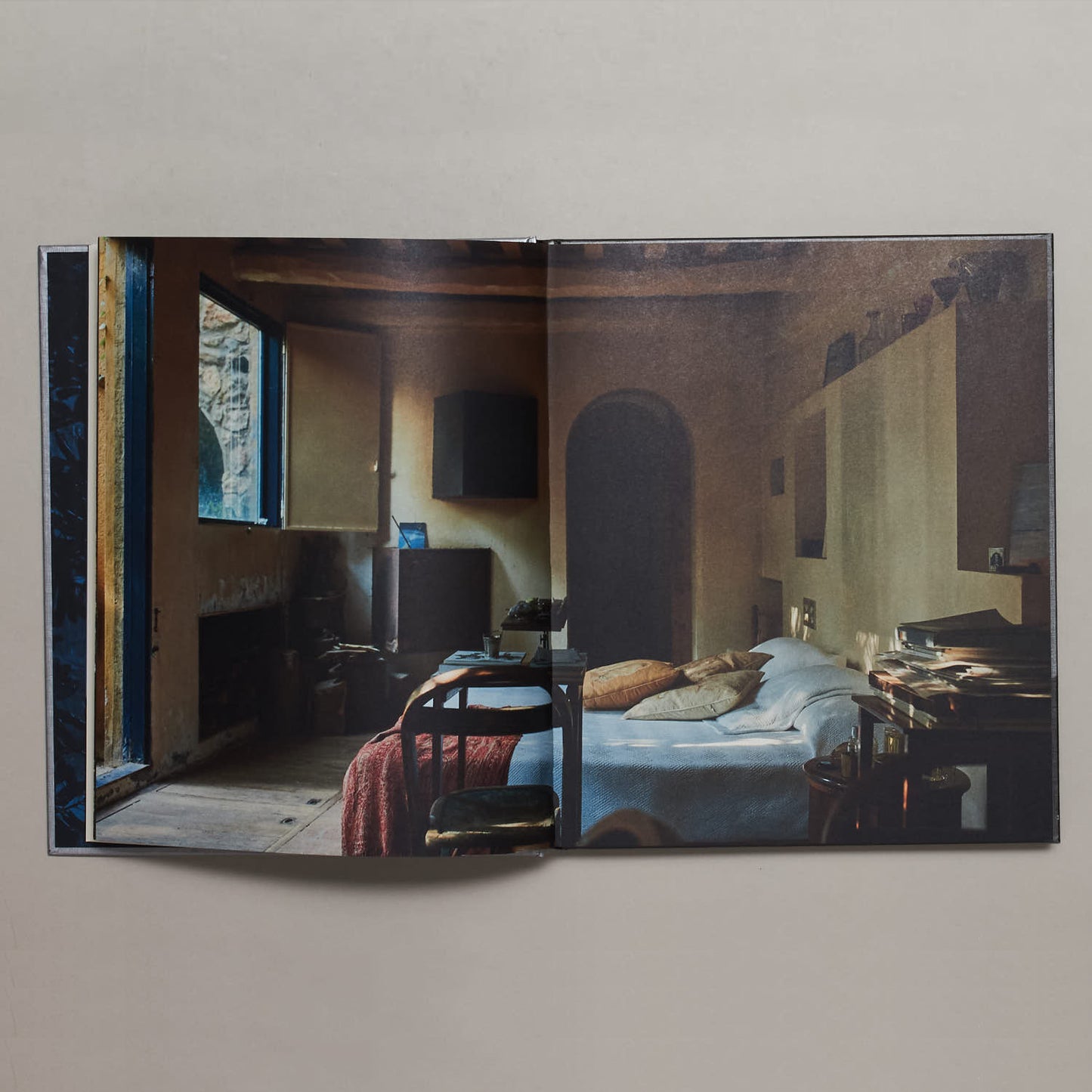 The house of xavier corberó : photography by daniel riera