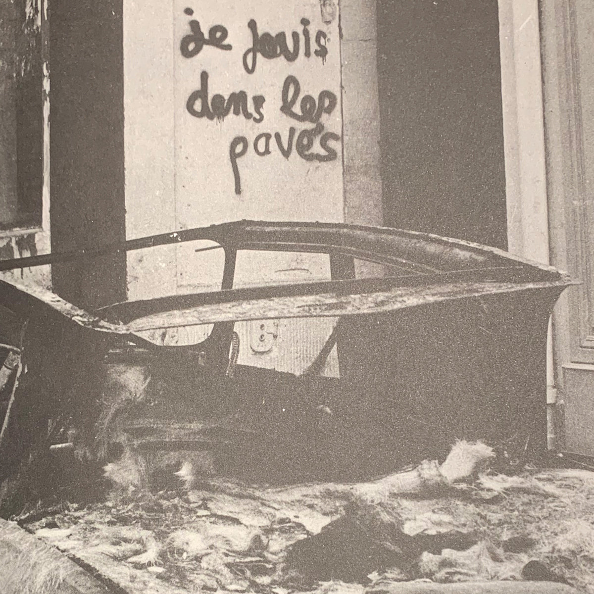 Beauty is in the street: visual record of may '68 paris uprising (reprint)