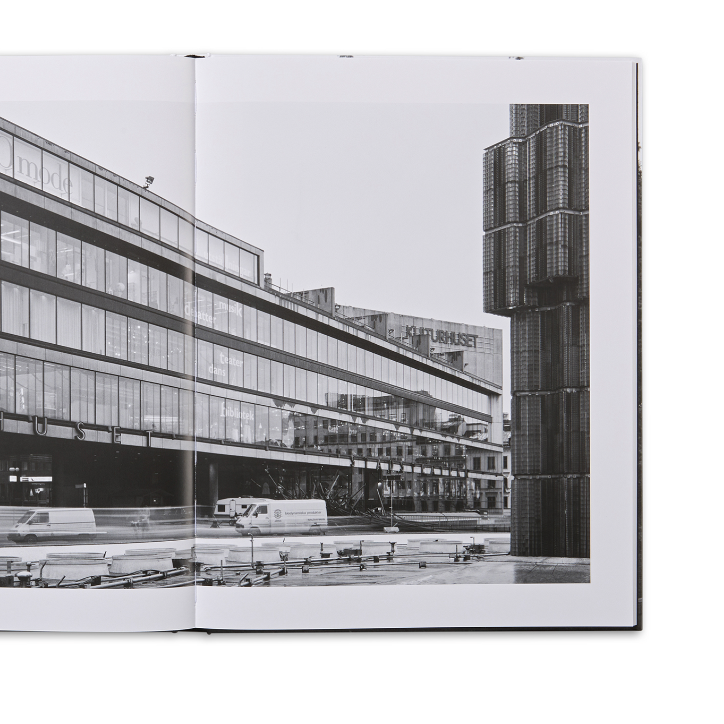 Architecture by Peter Celsing Photographed by  Hakansson