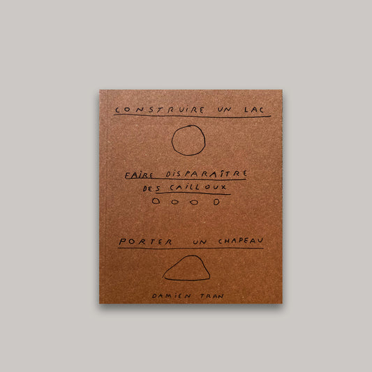 Construire un lac, faire disparaître des cailloux, porter un chapeau